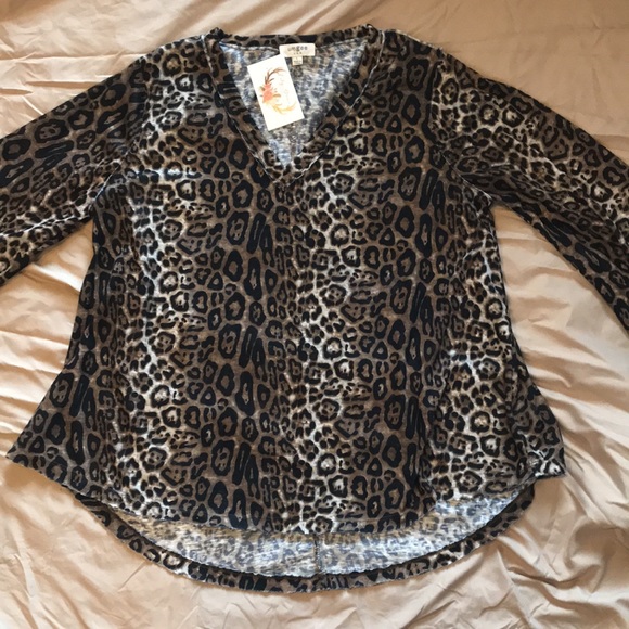 Leopard black/brown/creme ladies large new with tags Umgee flare sleeve pullover - Picture 2 of 8